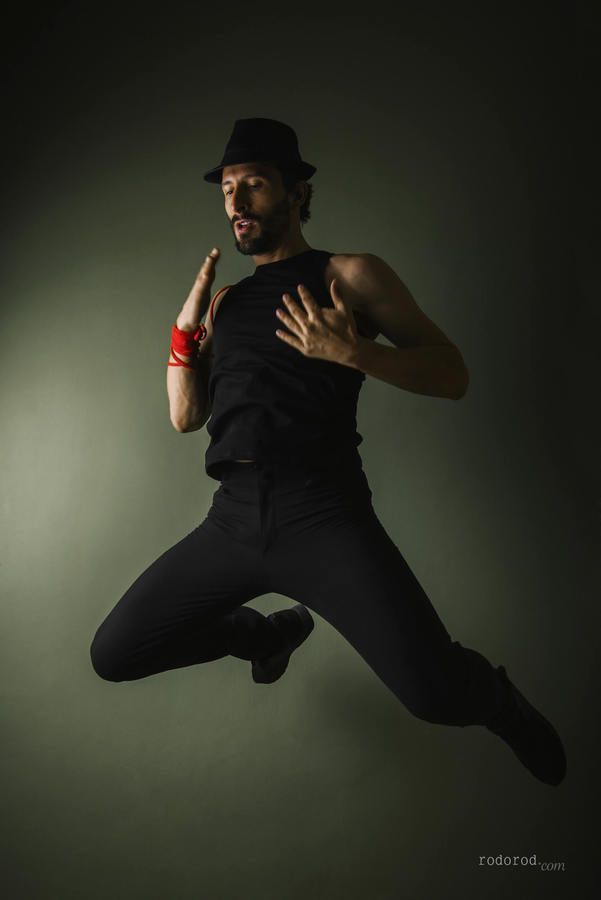 Txus Eguílaz haciendo percusión corporal