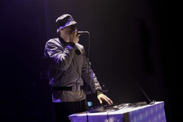 Txus Eguílaz actuando en espectáculo rítmico