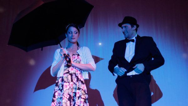 Txus Eguílaz actuando en espectáculo de cabaret